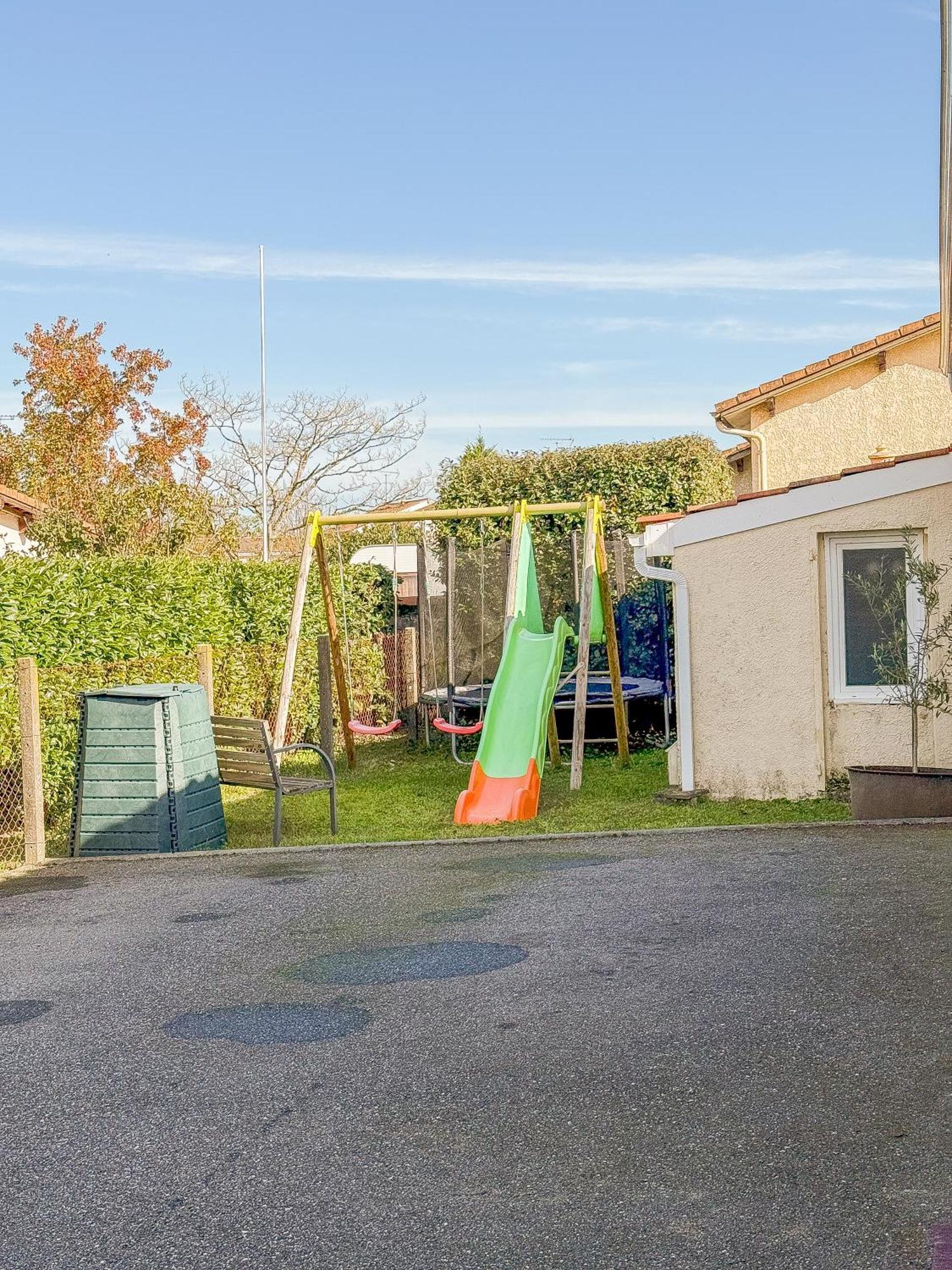 Villa Familiale Avec Piscine Privee Toulenne Luaran gambar